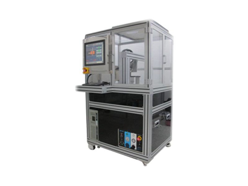 Image of IMT's C1100 CO2 cleaning system, which effectively removes wafer contamination with an economical manual loading system.